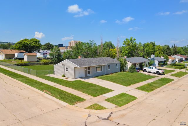 3209 LYNNWOOD AVE, Rapid City, SD 57701