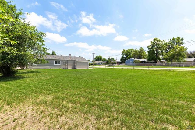 3209 LYNNWOOD AVE, Rapid City, SD 57701
