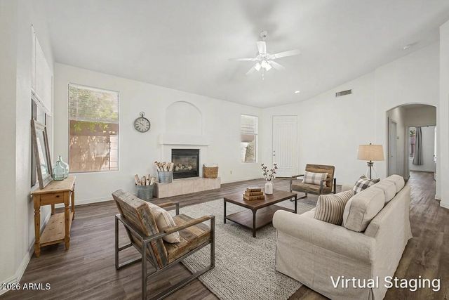 910 S NIELSON Street, Gilbert, AZ 85296