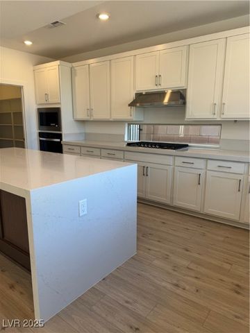 10278 Dawnville Walk Street, Las Vegas, NV 89141