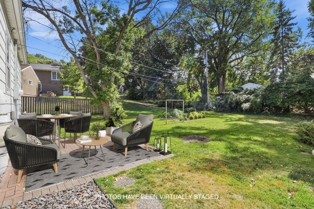 590 Valley Lane, Mendota Heights, MN 55118