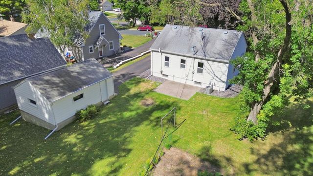 590 Valley Lane, Mendota Heights, MN 55118