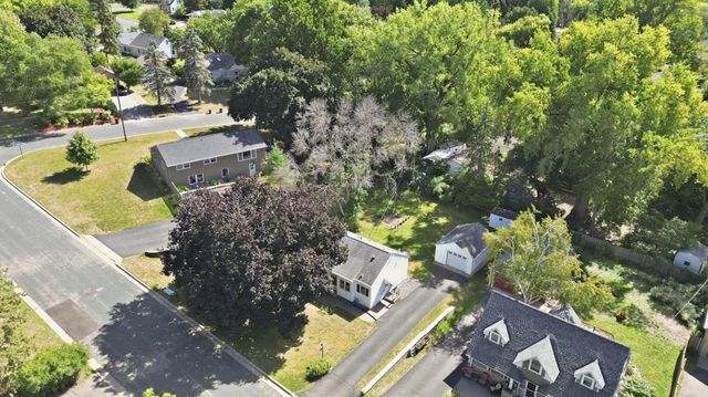 590 Valley Lane, Mendota Heights, MN 55118
