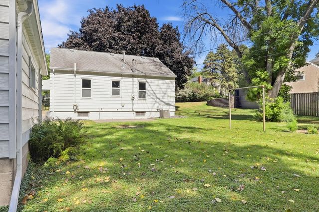 590 Valley Lane, Mendota Heights, MN 55118