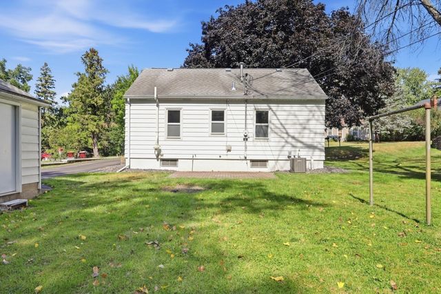 590 Valley Lane, Mendota Heights, MN 55118