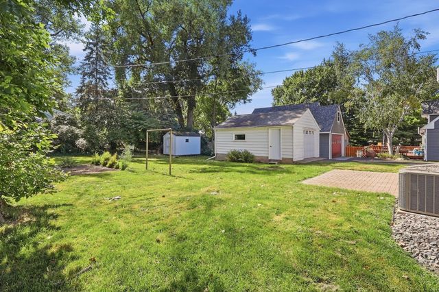 590 Valley Lane, Mendota Heights, MN 55118