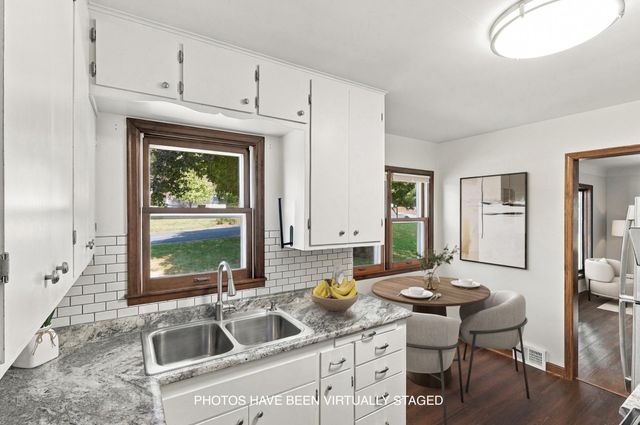 590 Valley Lane, Mendota Heights, MN 55118