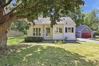 590 Valley Lane, Mendota Heights, MN 55118