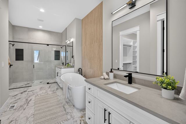4123 Westgate Parkway, Clive, IA 50325