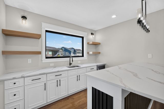 4123 Westgate Parkway, Clive, IA 50325