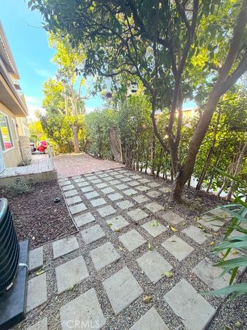 1040 N Sierra Bonita Avenue 1, West Hollywood, CA 90046