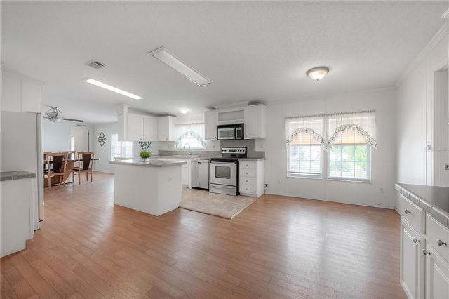 16048 BROOKRIDGE BOULEVARD, Brooksville, FL 34613