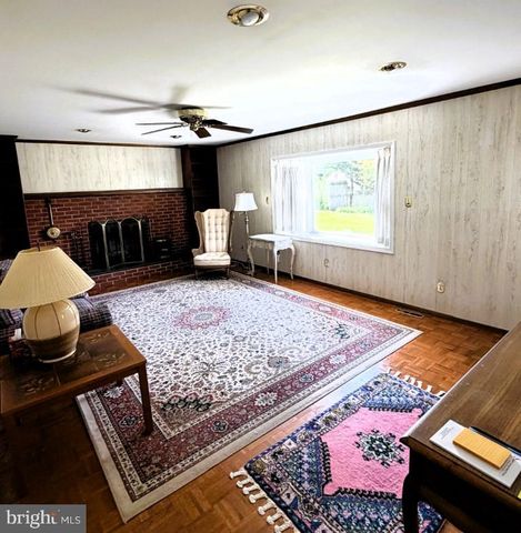 203 MERIDEN DR, Newark, DE 19711