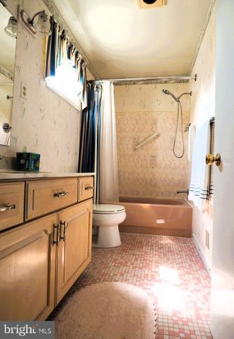 203 MERIDEN DR, Newark, DE 19711