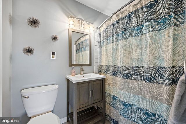 1010 GRAYLYN RD, Wilmington, DE 19803