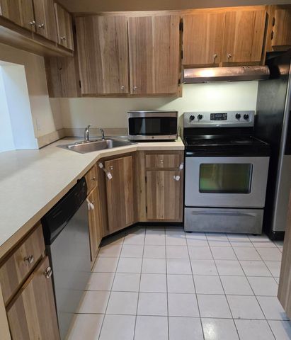 1009 Green Pine Boulevard D3, West Palm Beach, FL 33409