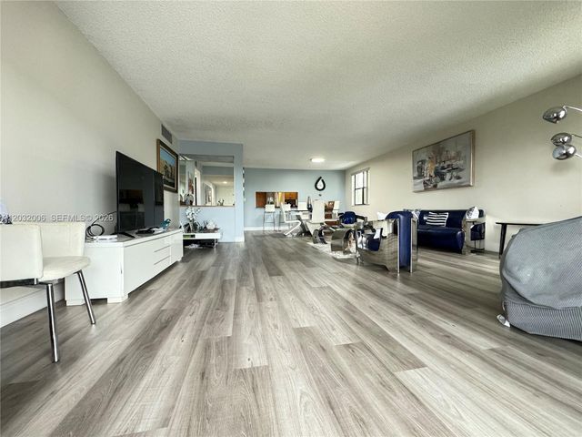 16051 Blatt Boulevard 401, Weston, FL 33326