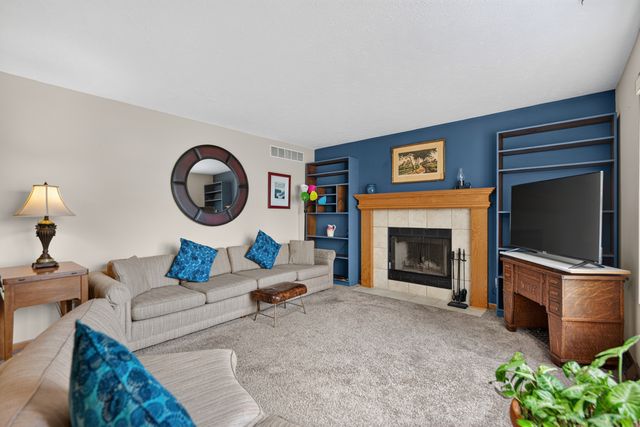 4432 Chesterfield Avenue, Rockford, IL 61109