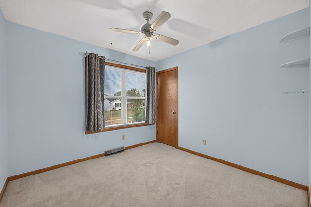 4432 Chesterfield Avenue, Rockford, IL 61109