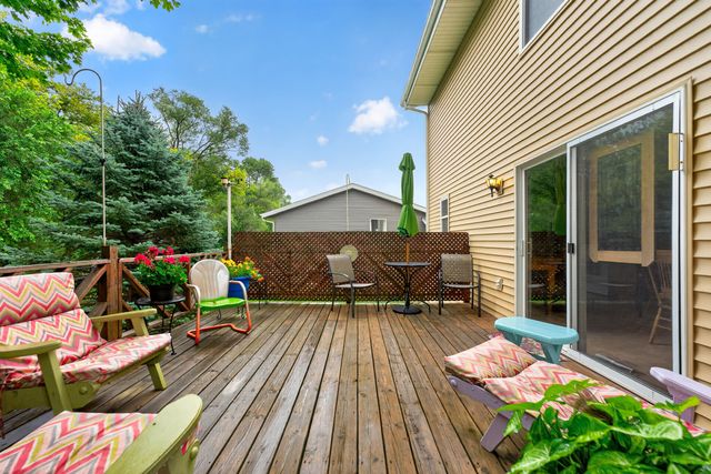 4432 Chesterfield Avenue, Rockford, IL 61109