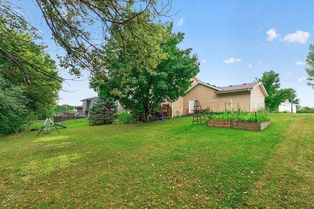 4432 Chesterfield Avenue, Rockford, IL 61109