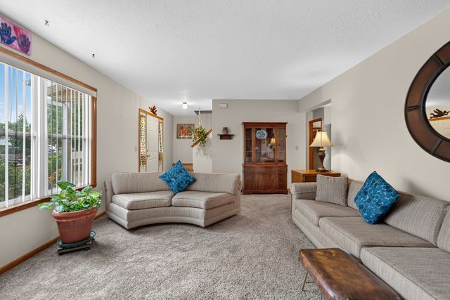 4432 Chesterfield Avenue, Rockford, IL 61109