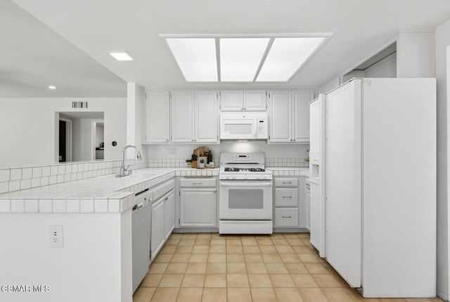 2280 Meadowside Drive, Thousand Oaks, CA 91362