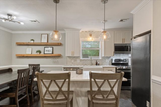 719 Wooded Crest Drive, Woodway, TX 76712