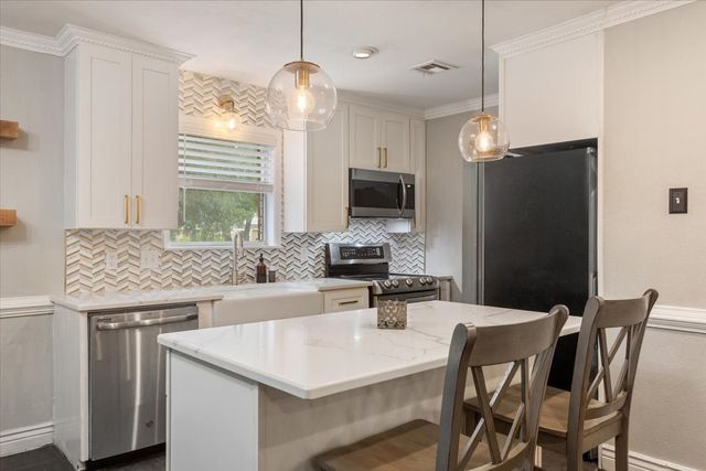 719 Wooded Crest Drive, Woodway, TX 76712