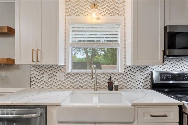 719 Wooded Crest Drive, Woodway, TX 76712