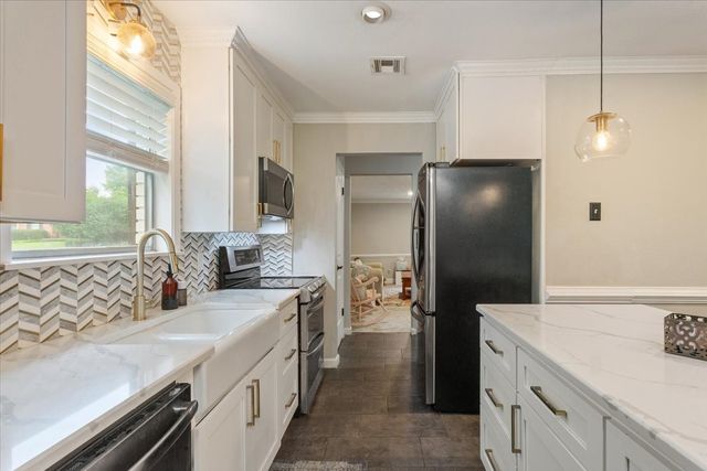 719 Wooded Crest Drive, Woodway, TX 76712
