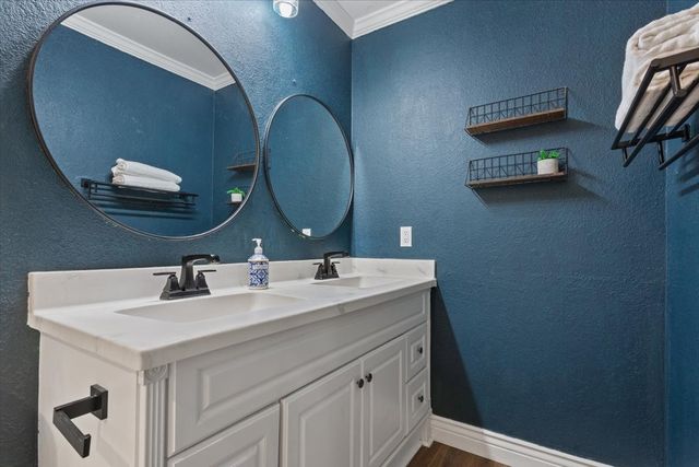 719 Wooded Crest Drive, Woodway, TX 76712