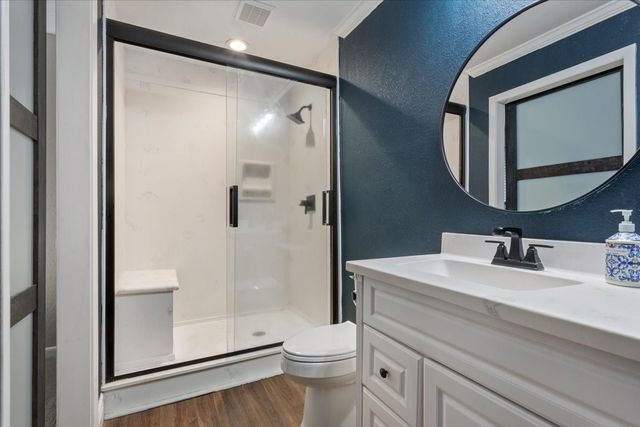 719 Wooded Crest Drive, Woodway, TX 76712