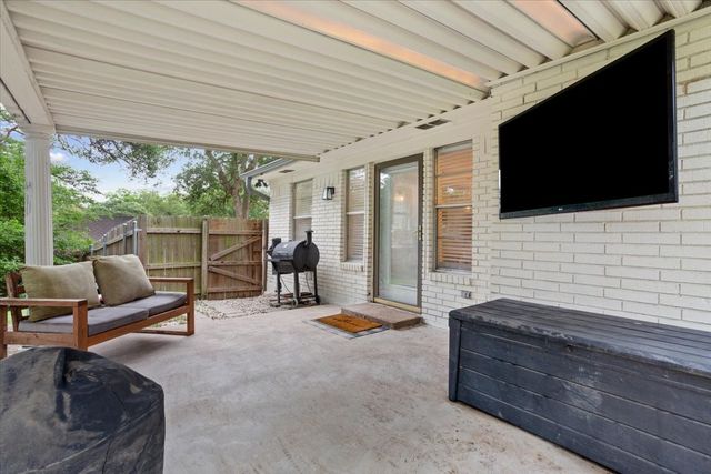 719 Wooded Crest Drive, Woodway, TX 76712
