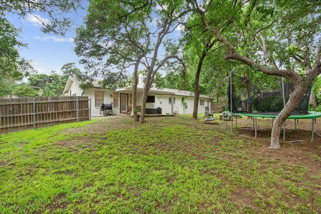 719 Wooded Crest Drive, Woodway, TX 76712
