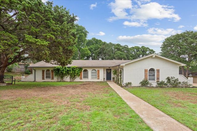 719 Wooded Crest Drive, Woodway, TX 76712
