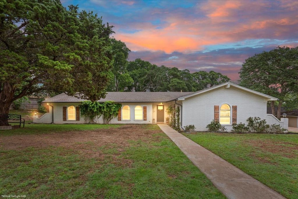 719 Wooded Crest Drive, Woodway, TX 76712