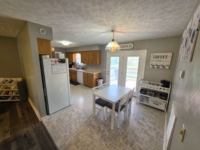 201 Steeplechase Dr, Smithville, TN 37166