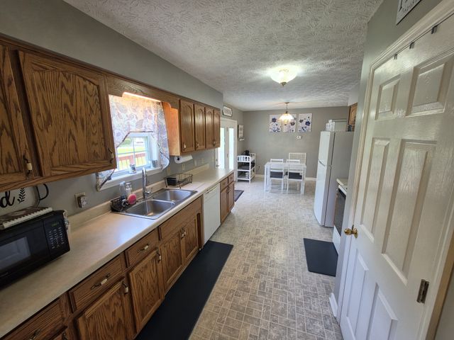 201 Steeplechase Dr, Smithville, TN 37166