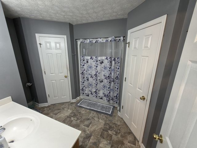 201 Steeplechase Dr, Smithville, TN 37166