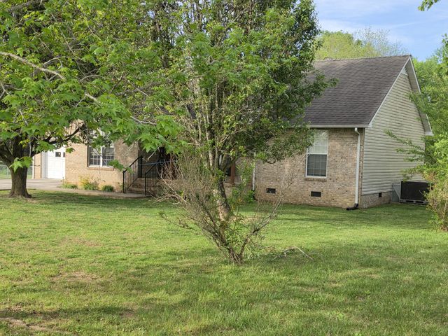 201 Steeplechase Dr, Smithville, TN 37166