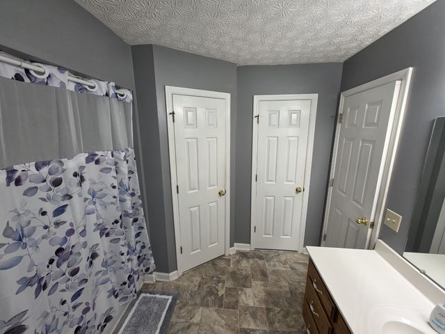 201 Steeplechase Dr, Smithville, TN 37166