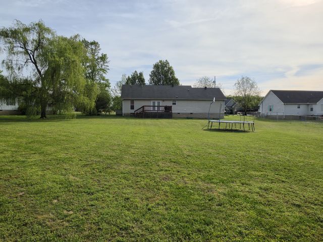 201 Steeplechase Dr, Smithville, TN 37166