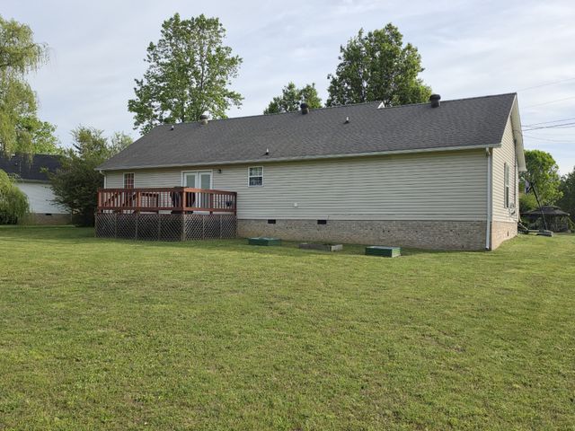 201 Steeplechase Dr, Smithville, TN 37166