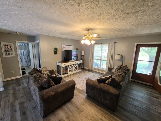201 Steeplechase Dr, Smithville, TN 37166