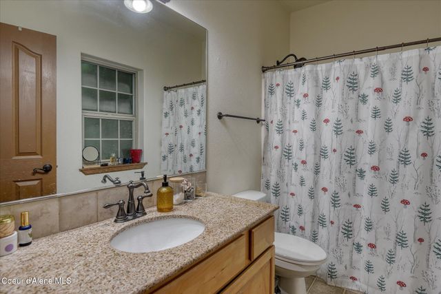 855 W Willow Lake Loop, Coeur D'alene, ID 83815