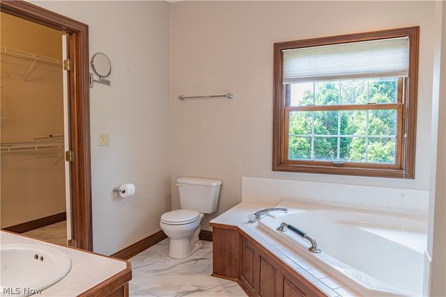 125 Pin Oak Trail, Seville, OH 44273