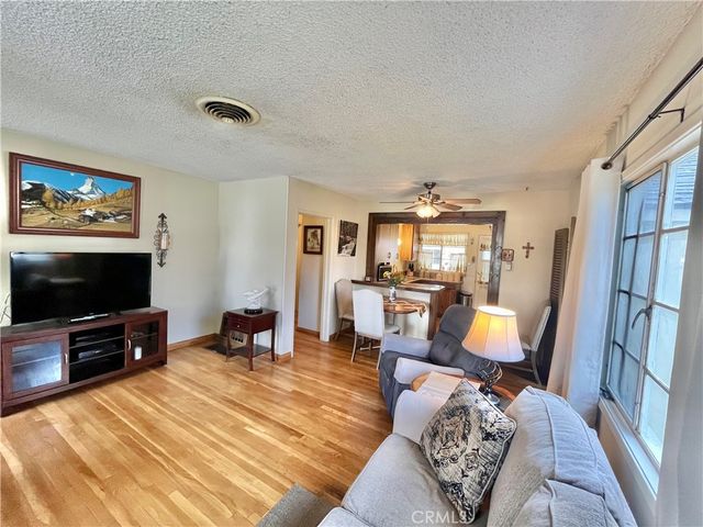 17900 Martha Street, Encino, CA 91316