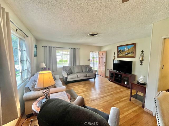 17900 Martha Street, Encino, CA 91316