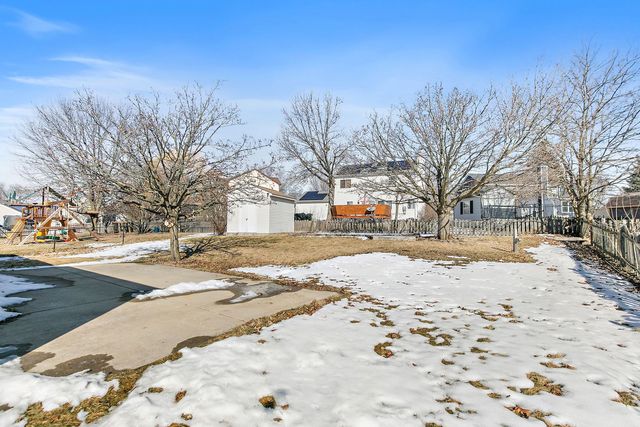 4025 Peartree Drive, Lake In The Hills, IL 60156